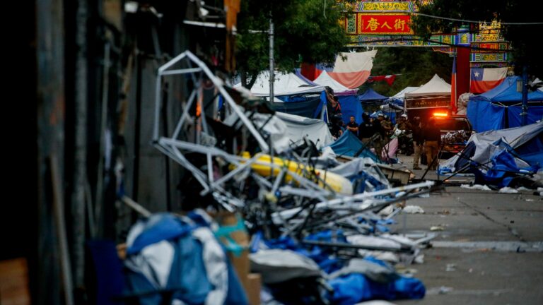 Barrio Meiggs: Durán asegura que no quedará “ningún toldo azul en la gran manzana” antes de que termine el Gobierno