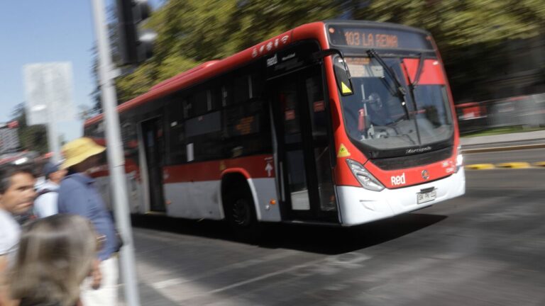 Panel de expertos fija alza de $25 en la tarifa del transporte público de la RM y se acerca a los $900 en hora punta