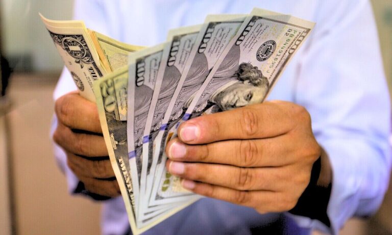 Millonario contrabando en el Aeropuerto de Santiago: Condenan a sujeto por intentar ingresar con 30 mil dólares a Chile