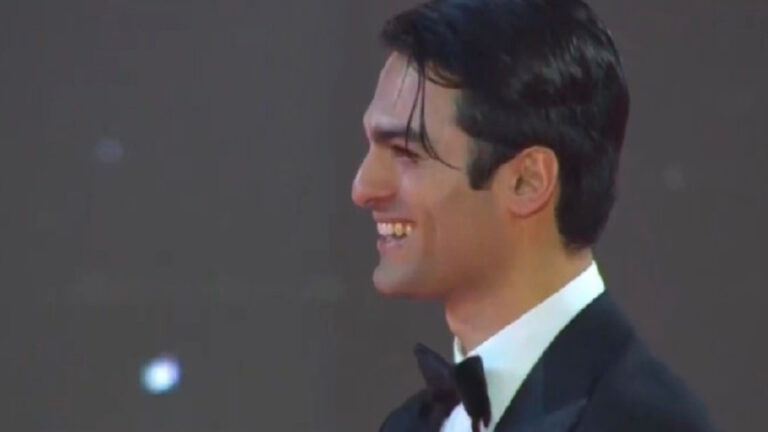 Matteo Bocelli causó furor en la Gala de Viña 2026: Así reaccionaron las redes a su paso por la alfombra roja