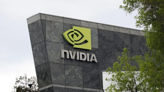 Wall Street espera por los resultados de NVIDIA como evento clave de la semana para el futuro de la inteligencia artificial en los mercados