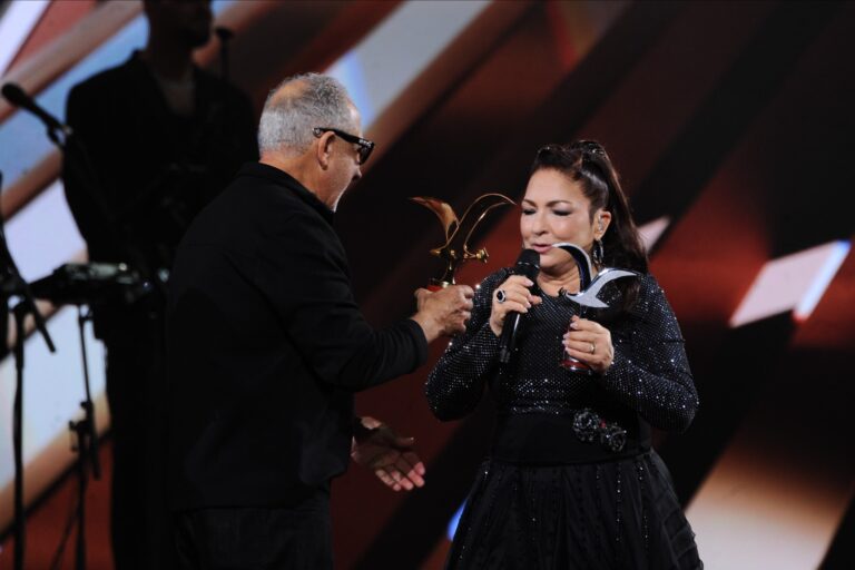 Un monstruo rendido le brinda a Gloria Estefan las gaviotas de plata y oro en Viña 2026