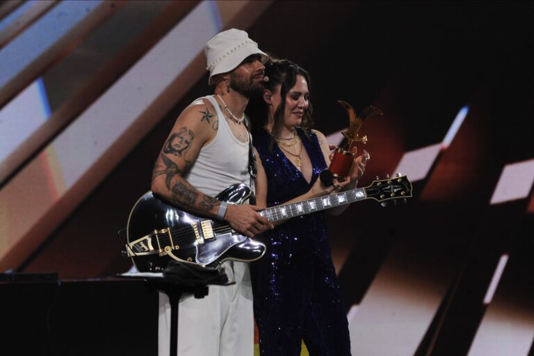 El desconocido motivo por el que vocalista de Jesse & Joy lloró en pleno escenario de Viña 2026
