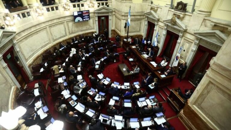 Senado aprueba reforma laboral de Milei: Proyecto pasa a revisión en la Cámara