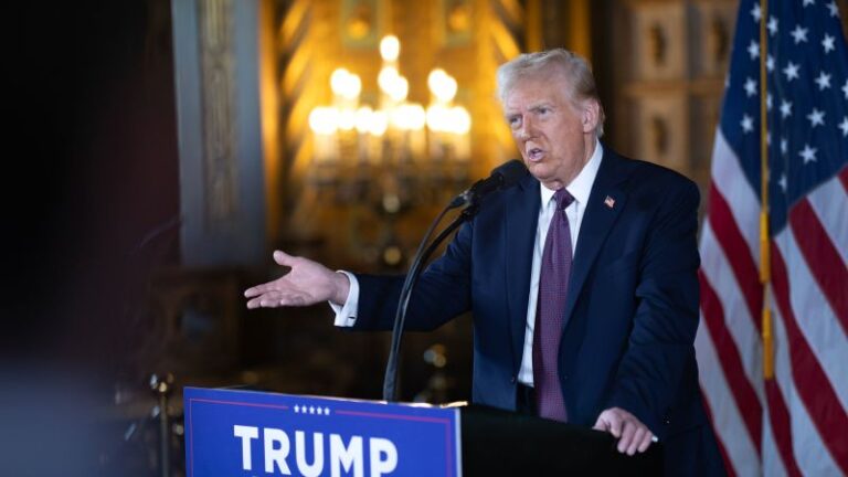 Trump dice que el líder supremo de Irán debería estar “muy preocupado”