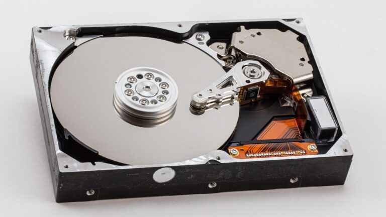 Principales fabricantes de discos duros confirman que producción de 2026 ya está vendida ante alta demanda por IA