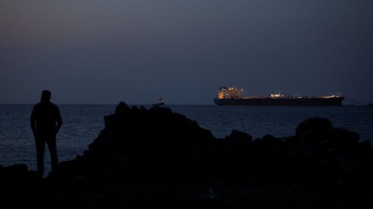 Conflicto en Medio Oriente: Se intensifican los ataques a barcos cerca del Estrecho de Ormuz