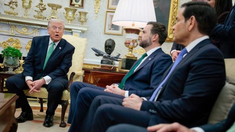 Trump afirma que EE.UU. debería reconsiderar su pertenencia a la OTAN y ofrece plazos imprecisos para poner fin a la guerra con Irán