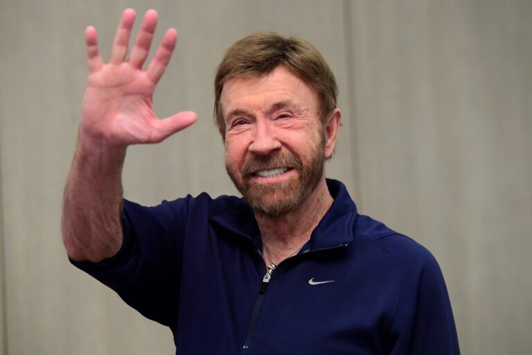 Muere Chuck Norris a los 86 años: Legendario actor de acción había sido hospitalizado de urgencia en Hawái