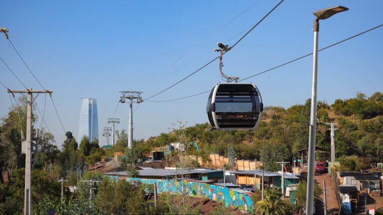 Autoridades supervisaron pruebas técnicas de cabinas del Teleférico Bicentenario: Obras llegaron a 75% de avance