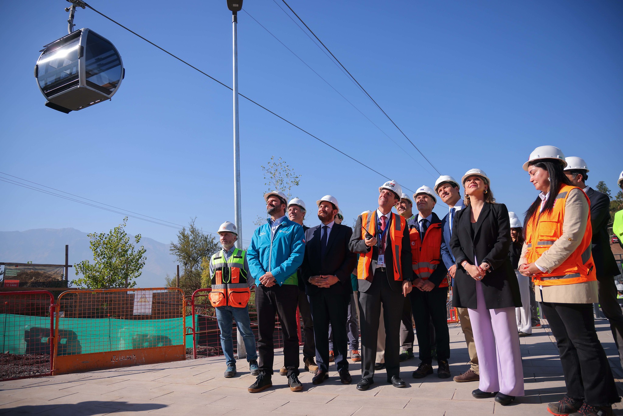 Teleférico Bicentenario inicia pruebas técnicas de cabinas: Obras llegaron a 75% de avance/MOP