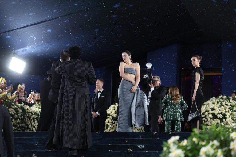 Lorde emocionó en Lollapalooza 2026 con un show íntimo: repaso por Melodrama y una confesión personal sobre el escenario