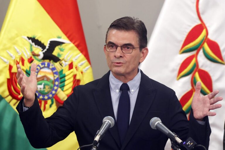 Robo y adulteración de combustible: Bolivia afirma que presidente Kast expresó su 