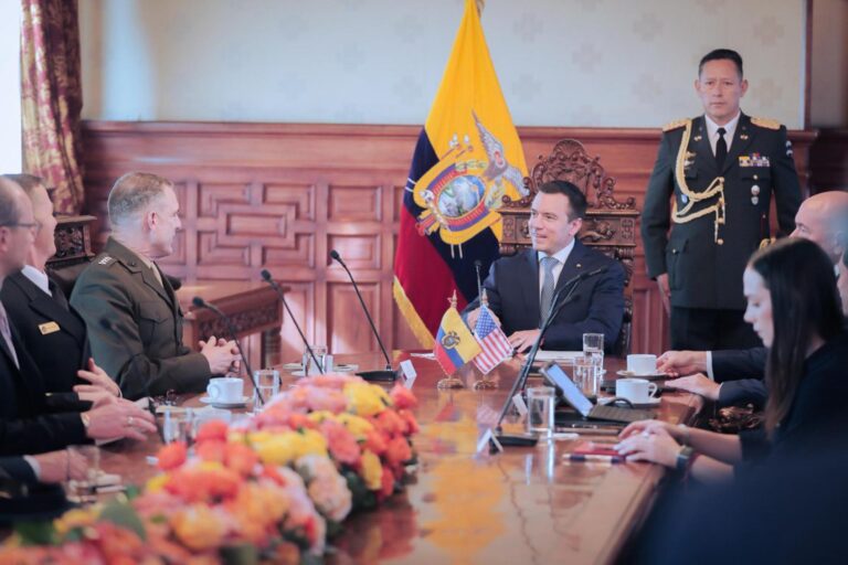EE.UU. y Ecuador lanzan 