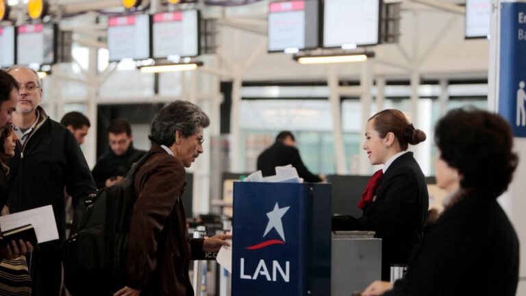 Herramienta IA de Google permite cotizar automáticamente los vuelos más baratos: Así puedes usarla