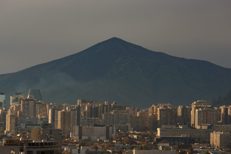 Senapred decreta Alerta Temprana Preventiva en 10 comunas de la RM por lluvias y riesgo de aluviones