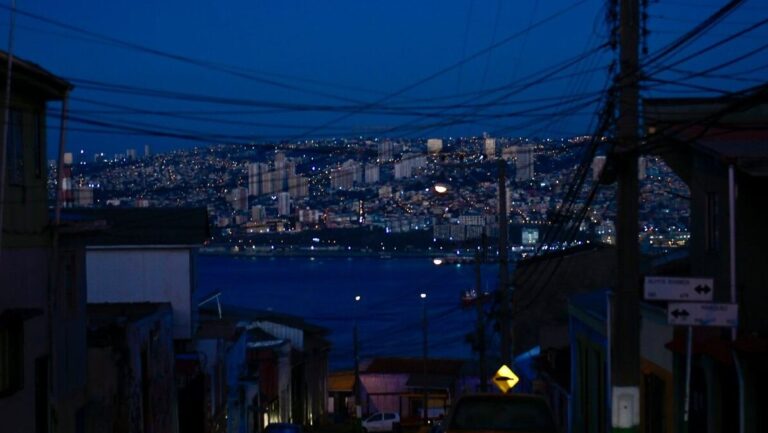 Reportan masivo corte de luz en la Región de Valparaíso: Más de 20 mil clientes estuvieron sin servicio