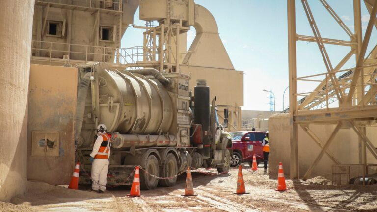 Enami abre proceso para vender más de 400 mil toneladas de minerales en stock