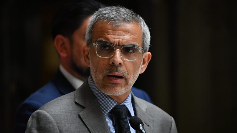 Ministro Cordero por proyecto que conmuta penas: “Es defectuoso en seguridad y moralmente inaceptable desde los derechos humanos”