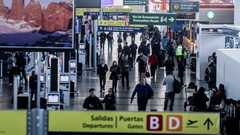 Ministerio de Obras Públicas anuncia nueva licitación para ampliar el Aeropuerto de Santiago