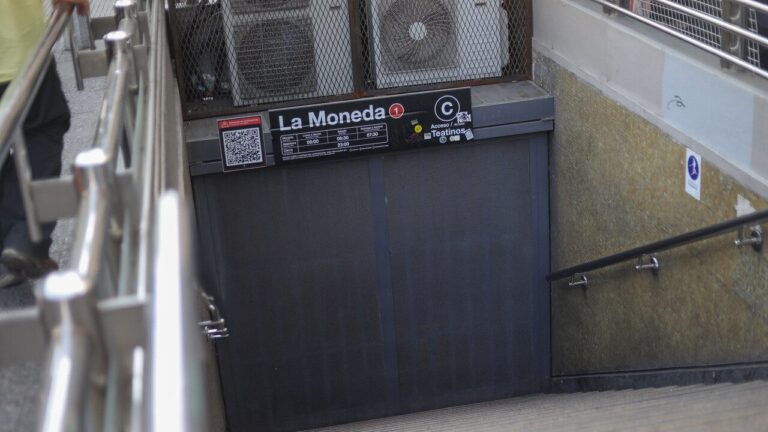 Metro informa cierre de estaciones U. de Chile y Moneda por actividades del cambio de mando