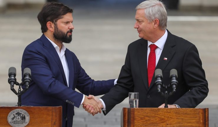 Criteria: Gabriel Boric cierra su mandato con 34% de aprobación y Kast iniciaría administración con 44% de apoyo