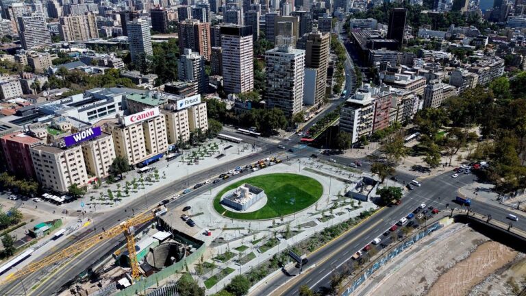 Así es el recién inaugurado proyecto Nueva Alameda Providencia: Tendrá 8.750 metros cuadrados de áreas verdes