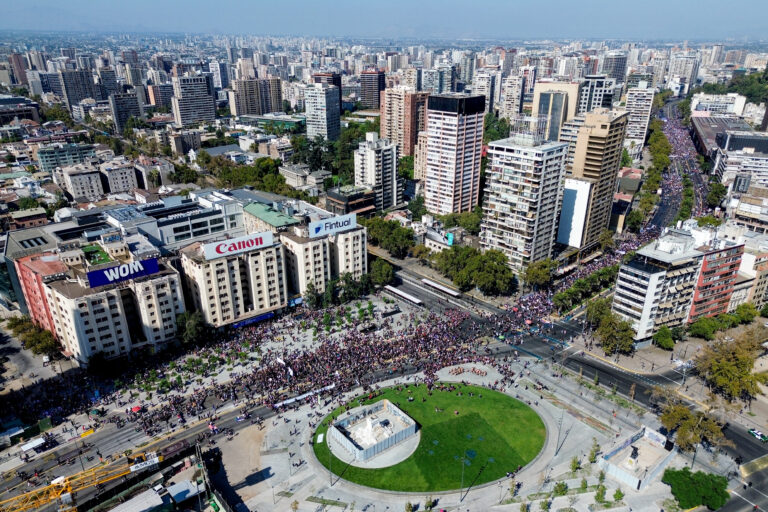 Marcha 8M en Santiago: Las imágenes que dejó la movilización por el Día de la Mujer