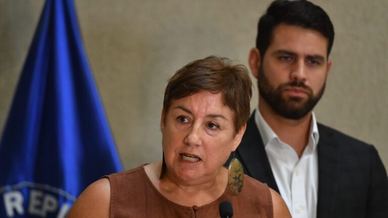 Senadores del Frente Amplio presentan 100 indicaciones a proyecto que conmuta penas