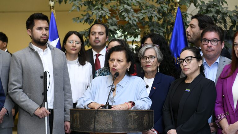 Desde el FA al PS: Oposición citará al ministro Jorge Quiroz a sesión especial en la Cámara por alza de combustibles