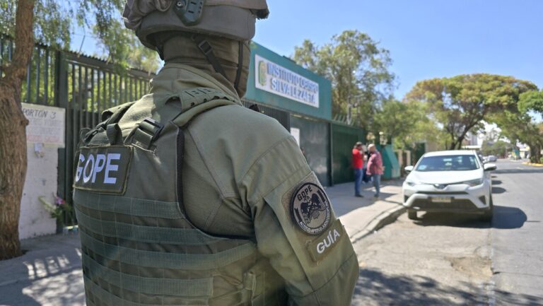 Atacante en colegio de Calama habría planeado atacar entre 4 a 8 personas y ser abatido por Carabineros
