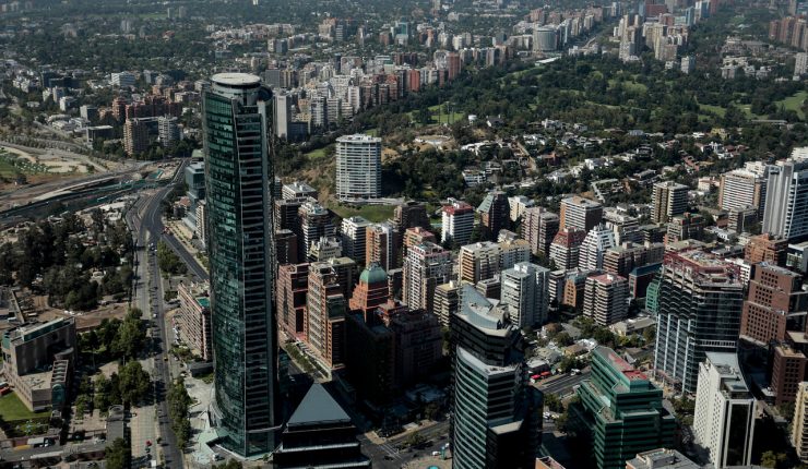 Imacec de enero cae 0,1% anual y arranca 2026 con retroceso en la producción de bienes