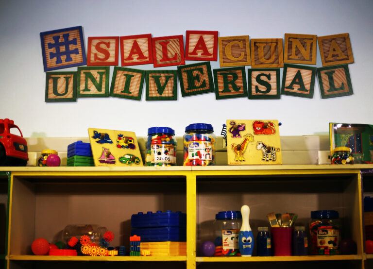 Sala Cuna Universal: ¿Cómo funcionará el nuevo fondo que se financiará redistribuyendo el Seguro de Cesantía?
