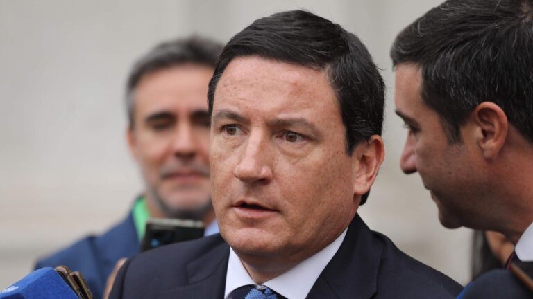 Arturo Squella respalda indultos a uniformados: 