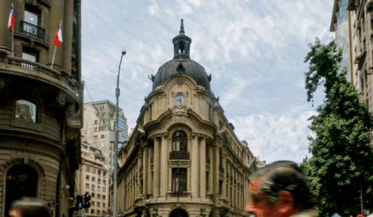 Bolsa chilena salta sobre los 11.100 puntos tras anuncio de acuerdo entre EE.UU. e Irán