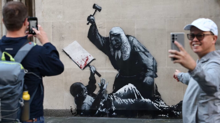 Banksy desenmascarado: Investigación revela identidad del misterioso artista callejero tras años de anonimato