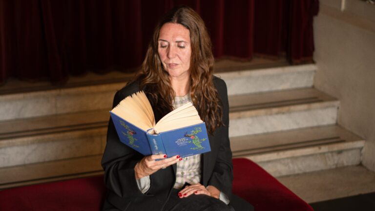 Teatro Municipal de Santiago lanza su primer club de lectura gratuito: Revisa fechas, horarios y obras que se analizarán