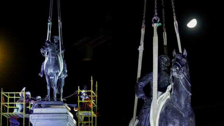 Concretan regreso de estatua del general Baquedano a Plaza Italia: Así fue su instalación