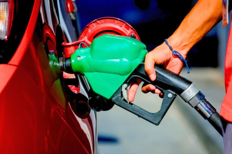 Calculadora virtual: La herramienta que te permite saber exactamente cuánto más pagarás por la bencina tras los anuncios de ENAP