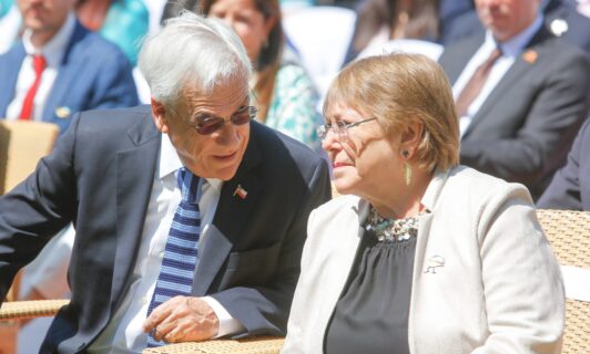 Bachelet desclasifica inédito diálogo con Piñera: 