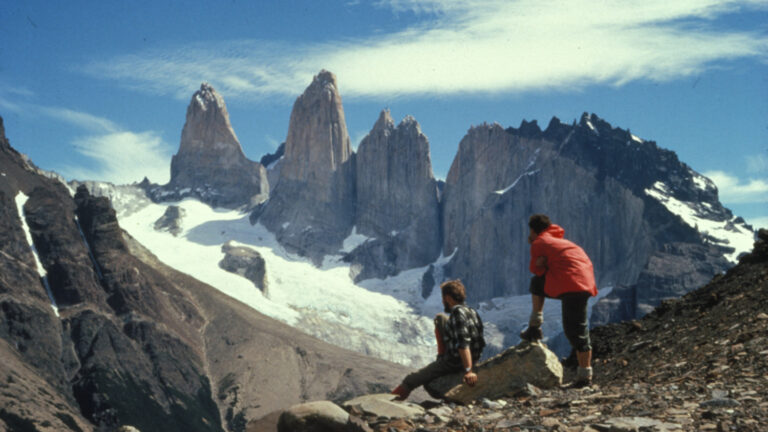 Documental revive la primera expedición que conquistó Torres del Paine en 1963 con el relato de su protagonista a los 91 años