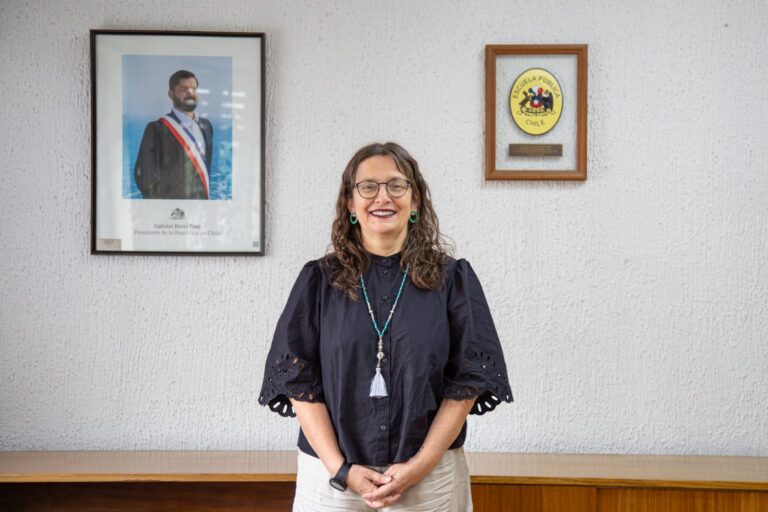 Columna de Alejandra Arratia | Prohibición y regulación de celulares en el aula: ampliar las oportunidades de aprendizaje para todas y todos