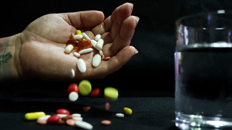 Se espera que llegue en Junio: Desabastecimiento de antipsicótico Modecate en Chile pone en riesgo a pacientes con esquizofrenia