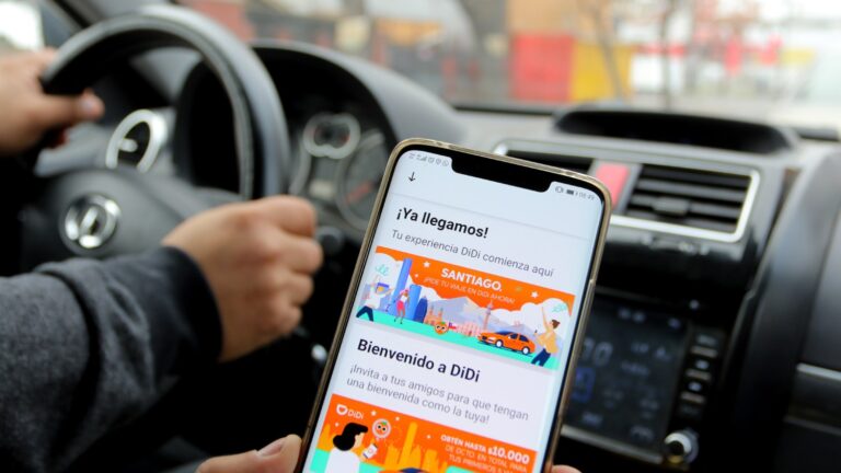 Autonomía sobre ruedas: El avance femenino de la movilidad en Chile