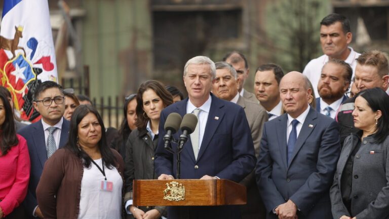 Fuego cruzado por urgencias del Ejecutivo: Plan de Reconstrucción Nacional genera división en el Congreso y el mundo empresarial