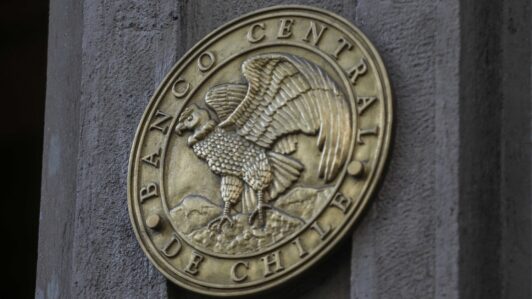 Banco Central advierte que conflicto en Medio Oriente es el principal riesgo para la estabilidad financiera de Chile