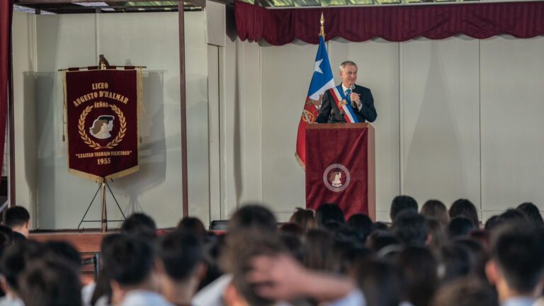 Primera actividad presidencial: José Antonio Kast visita el Liceo Augusto D’Halmar en Ñuñoa