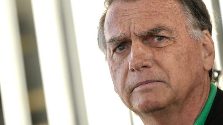 Jair Bolsonaro permanece en la UCI tras diagnóstico de bronconeumonía bacteriana