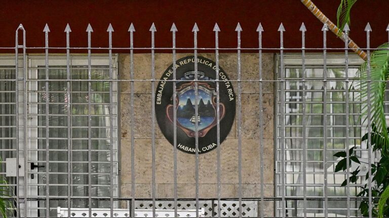 Costa Rica dice que no reconoce al Gobierno de Cuba y anuncia el cierre de su embajada en La Habana