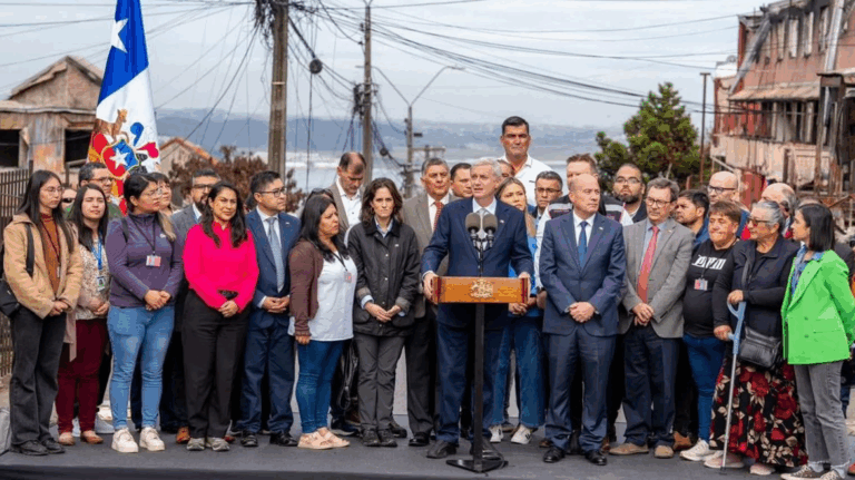 Kast presentó proyecto de Reconstrucción Nacional: Medidas incluyen ajustes a la gratuidad, IVA, agilización de permisos y más